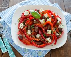 Immagine di Insalata con peperoni quadratini rossi