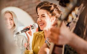 Es klingt wie flöten und geigen! Hochzeitslieder Die Richtige Musik Fur Deinen Grossen Tag