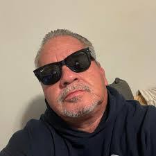 Roberta Hamel's Instagram, Twitter & Facebook