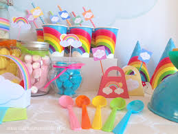 Pour une fête haute en couleur. La Sweet Table Deco D Anniversaire Arc En Ciel Les Photos Allo Maman Dodo