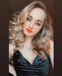 Alicia Earl's Instagram, Twitter & Facebook