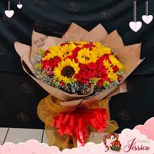 Con una variedad de flores como rosas, lilies ¡y muchos otros disponibles, seguramente encontrará el ramo adecuado para su día especial! Ramo De 100 Rosas 12 Girasoles