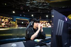 [LCK] '언더독' BNK 피어엑스, T1 꺾고 이변 연출 | LoL 인벤