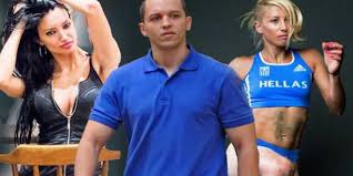 Η επιστολή που έστειλε χθες η βούλα παπαχρήστου στον λευτέρη χαχαμίδη κατά τη διάρκεια της εκπομπής της τατιάνας στεφανίδου όπου εκείνος ήταν καλεσμένος, δεν είναι η πρώτη κίνηση της πρωταθλήτριας του τριπλούν που μαρτυράει την ενόχληση της. O Hlias Kasidiarhs Sth Fylakh H Zwh Kai Oi Sxeseis Toy Me Tis Gynaikes Logos Ths Pellas