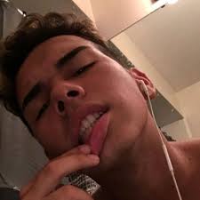 Chris Willems (@papichrissss)