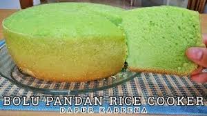 Masukkan santan cair, pewarna hijau, dan pasta pandan. Cara Membuat Bolu Pandan Rice Cooker Anti Gagal Youtube