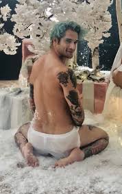 OMG, his butt UHGAIN: Tyler Posey is the naked bottom elf this holiday  season needs - OMG.BLOG