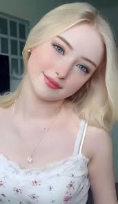 J-3 avant de vivre une soirée inoubliable… Prête à représenter Bordeaux  avec grâce et élégance 💜