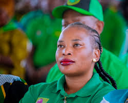 Dkt. Nchimbi Aisimamisha Kahama, Nyomi la Watu Wajitokeza Kumsikiliza!