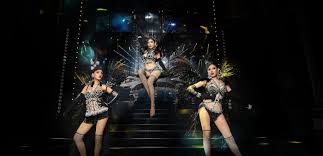 【泰時尚派對】曼谷五星~翡翠灣沙灘.夜遊湄南河.甜點夢工廠.鐵道市場.長頸鹿餵食秀.鄭王廟.按摩.四面佛5日(無購物)