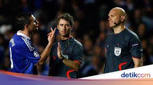 Ketika sedang melakukan chatting bersama teman, maka tidak akan seru jika anda hanya menulis teks saja. Ovrebo Mengaku Lakukan Kesalahan Di Laga Chelsea Vs Barca Tahun 2009