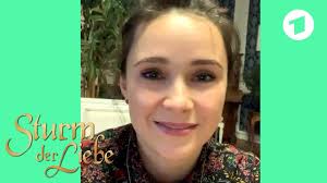 Und nicht nur die traurigen szenen, sondern auch ihre ganz persönlichen abschiedsworte gehen zu herzen. Live Chat Mit Desiree Von Delft Sturm Der Liebe Youtube