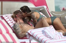 The liverpool flop's other half has jetted off to greece to begin filming the second season of love island style hit are you the one? Sophia Thomalla Kiss Footballer Loris Karius Latest Hollywood News Google Trending News Of The Day Celebrities Activities Tv Show