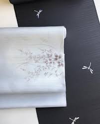 takuya sekiさんはinstagramを利用しています 地色とトンボのデザインがおしゃれな段絽の夏小紋 秋草文が優しく描かれた 絽の染め名古屋帯を合わせてみました せき呉服店 着物 きもの 夏着物 小紋 絽 絽の着物 トンボ とんぼ 蜻蛉 名古 染め