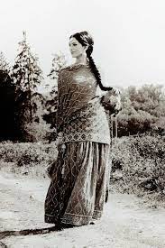 Pin By Clelia Chung On Golden Bollywood Glamour Punjabi Bride Ladies Sangeet Indian Bride