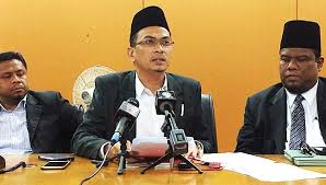 Presiden persatuan peguam syarie malaysia (pgsm), musa awang berkata persatuan peguam syarie malaysia (pgsm) menubuhkan kumpulan 'lawyers for islam' untuk membantu pihak berkaitan memfailkan rayuan di mahkamah persekutuan berhubung kes golongan lelaki berpakaian wanita. Penangkini Kesatuan Peguam Syarie Mohon Celah Jika Jpn Rayu Keputusan Bin Abdullah