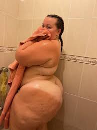 House of curves ! 🇫🇷🇬🇵 X પર: 📸 TwinsMaison t.copvJrno6E8B   X