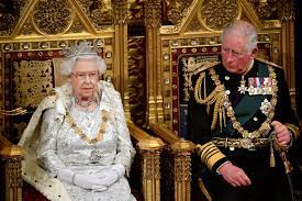 Grunden til, at dronning elizabeth kunne nå at få ændret loven, skyldes en gammel formalitet i lovgivningsprocessen i det britiske folkestyre. At Dronning Elizabeth Er Folelseslos Tror Jeg Overhodet Ikke Stemmer