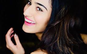 She shared an adorable picture of herself holding. Erica Fernandes Wiki Biography Age Husband Family