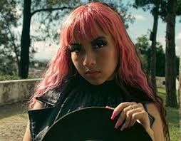 Danika Fendyr Projects :: Photos, videos, logos, illustrations and branding  :: Behance