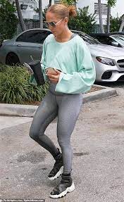 May 10, 2021 · new photos have surfaced of jennifer lopez, 51, and ben affleck, 48, in montana! Jennifer Lopez Goes To Gym In Miami After Montana Trip With Rekindled Flame Ben Affleck Daily Mail Online