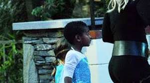 Η σαρλίζ θερόν πήρε 22 ολόκληρα κιλά για τις ανάγκες του νέου της ρόλου. Sarliz 8eron Archives Babyradio Gr