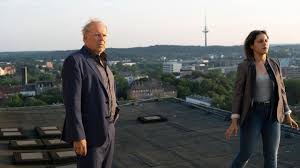 Almila bagriacik wurde für mehrere preise nominiert und schließlich unter anderem mit dem deutschen schauspielerpreis 2017 ausgezeichnet als beste bagriacik und ihre vorgängerin aus dem tatort kiel, die darstellerin sibel kekilli alias kommissarin sarah brandt, kennen sich sogar von. Tatort 1970