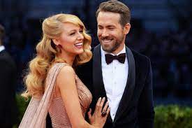 The couple (who married in 2012) now have three daughters together: Blake Lively Ryan Reynolds Er Farbt Er Ihr Im Lockdown Die Haare Gala De