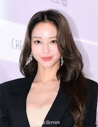 어느 날, 남친의 과거에 대한 놀라운 사실을 알게 되는데 그가 바로 bl영화의 레전드 남주였던 것 그의 바람끼로 인해 상처를 받은 노을은 la로 떠나버리고. Mbui 8y5ozt Bm