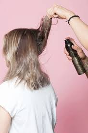 Der stil dünner haare kann sich mit der kraft einer schere und der rechten schneidhand dramatisch ändern. 3 Arten Deinen Langen Bob Zu Stylen