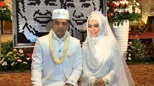 Oki setiana dewi‏ @okisetianadewii 24 апр. Entertainment News Oki Setiana Dewi Melangsungkan Akad Nikah Dan Resepsi Youtube