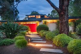 Pin By R Wallace On Garden Mid Century Modern Modern Backyard Design Mid Century Landscaping Modern Landscaping