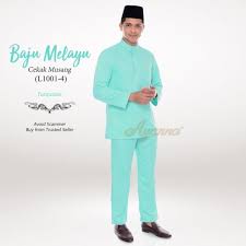 Baju melayu cekak musang dipakai dengan seluar dan bersamping. Baju Melayu Cekak Musang L1001 4 Turquoise