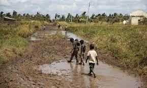 Flooding continues, making idai one of the most destructive natural disasters in southern africa's recent history. Mocambique Ainda Tem Casas Submersas Semanas Apos A Passagem Do Ciclone Idai Onu News