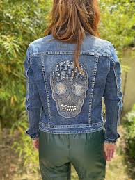 La veste en jean pour femme, un vêtement à porter en toute occasion. Veste En Jean Avec Imprime Tete De Mort Pour Femme Laysayshop