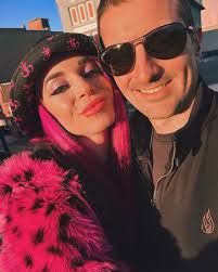 Life is better when you're with your favorite person listening to your  favorite music 🩷 @blacksheepclothingllc @tippy_tay @spirithoods