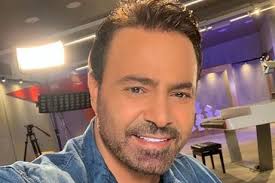 يذكر أن الفنان خالد سامي كان قد أجرى مؤخرا عملية زراعة للكبد، بعد مناشدة زوجته وعدد من الفنانين لسرعة التدخل لإنقاذه، حيث إن حالته حرجة، وأعلنت عائدة العتيبي وقتها أن صحة زوجها تدهورت أثناء غسيل الكلى، ما أدى إلى هبوط في دقات القلب وانخفاض السكر. Ø´Ø§Ù‡Ø¯ Ø¨Ø§Ù„ÙÙŠØ¯ÙŠÙˆ Ù‡Ø°Ø§ Ù…Ø§ ÙØ¹Ù„Ù‡ Ø£ÙˆÙ„Ø§Ø¯ Ø§Ù„ÙÙ†Ø§Ù† Ø¹Ø§ØµÙŠ Ø§Ù„Ø­Ù„Ø§Ù†ÙŠ ÙÙŠ Ø§Ù„Ø´Ø§Ø±Ø¹ Ø§Ù„ÙˆÙƒÙŠÙ„ Ø§Ù„Ø§Ø®Ø¨Ø§Ø±ÙŠ