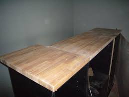 Ce modèle est vraiment très simple a réaliser, juste un petit plan, quelques morceaux de lambourdes en douglas 4x4 et 8x4, deux petites planches de contreplaqué 15 et 20 mm et des manches à balai ø24. Faire Un Bar 100 Recup Journees Bretonnes