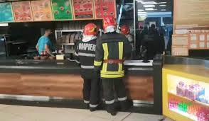 În incintă se află vopsele şi lacuri, echipamente frigotehnice şi utilaje. Incendiu La City Park Mall Din ConstanÅ£a Peste 1 500 De Oameni Au Fost EvacuaÅ£i De UrgenÅ£Äƒ