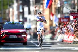 Pogacar vence a Liège-Bastogne-Liège pela terceira vez seguida e jovem Seixas surpreende com 2º lugar histórico