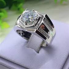 Ada juga set cincin couple yang pelbagai jenis design menarik. Cincin Tunang Lelaki