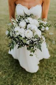 White and green bridal bouquet. 20 Gorgeous And Trendy Greenery Wedding Bouquets Emmalovesweddings