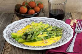 Lavate bene gli asparagi nell'acqua corrente. Asparagi Con Crema Allo Zafferano Contorno Ricetta Facile