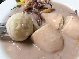 Cair ( untuk merendam sotong) santan pekat (untuk dijadikan kuah). Moh Kite Resepi Ketupat Sotong Terengganu