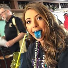 avery kaye 🖤 (@StoryAvery)