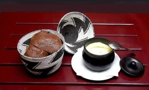 Eshabwe is a traditional Ankole delicacy made from clarified butter, often described as a ghee-based sauce. More than just a condiment, eshabwe holds deep cultural meaning and was traditionally prepared for special