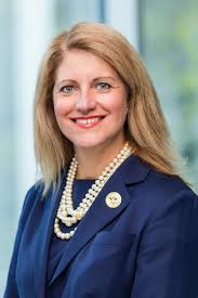 Laura Bishop's Instagram, Twitter & Facebook