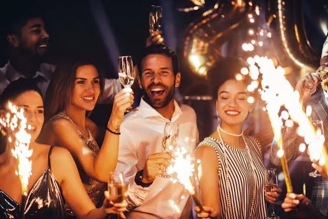 Cómo organizar una fiesta de fin de año - IMITI Salones