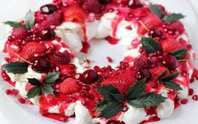 Berry Christmas Pavlova Christmas Kitchen Recipe Christmas Pavlova Creative Christmas Food Pavlova