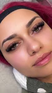 Laura Redner's Instagram, Twitter & Facebook